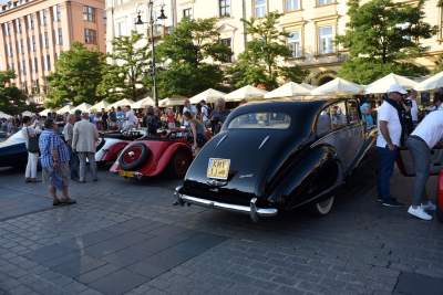 Tym samochodom pozwolono wjechać na Rynek Główny - zdjęcie 2