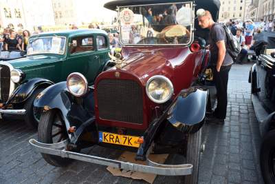 Tym samochodom pozwolono wjechać na Rynek Główny - zdjęcie 9