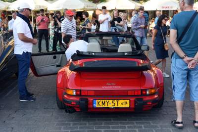 Tym samochodom pozwolono wjechać na Rynek Główny - zdjęcie 1