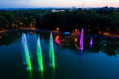 Podświetlane fontanny na Zalewie Nowohuckim - zdjęcie 9