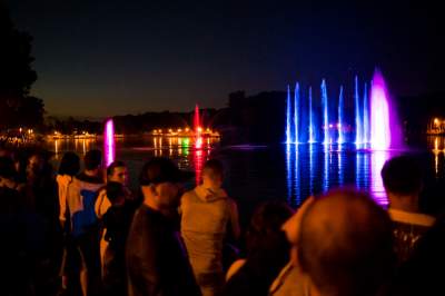Podświetlane fontanny na Zalewie Nowohuckim - zdjęcie 3