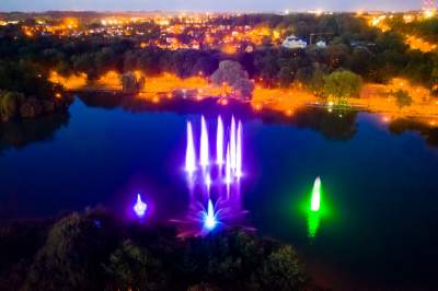 Podświetlane fontanny na Zalewie Nowohuckim - zdjęcie 12