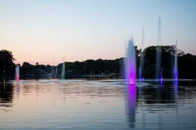 Podświetlane fontanny na Zalewie Nowohuckim - zdjęcie 4