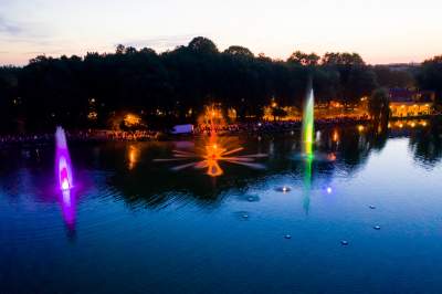 Podświetlane fontanny na Zalewie Nowohuckim - zdjęcie 11
