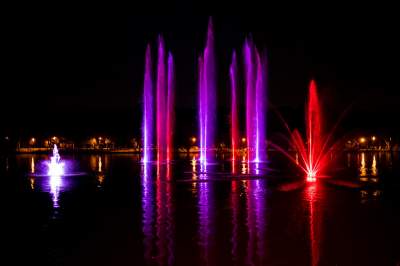 Podświetlane fontanny na Zalewie Nowohuckim - zdjęcie 6