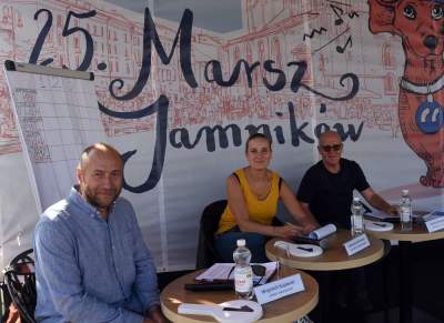 Dlaczego ludzie tak bardzo lubią ubierać jamniki? - zdjęcie 28