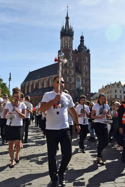 Dlaczego ludzie tak bardzo lubią ubierać jamniki? - zdjęcie 21