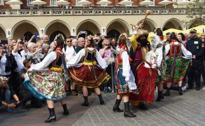 Postanowiła przyjechać do Krakowa konno, jechała ponad rok... - zdjęcie 14