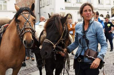 Postanowiła przyjechać do Krakowa konno, jechała ponad rok... - zdjęcie 7