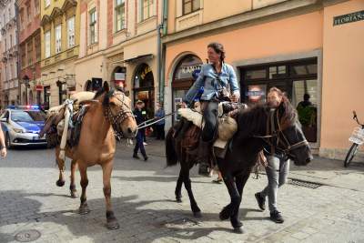 Postanowiła przyjechać do Krakowa konno, jechała ponad rok... - zdjęcie 1