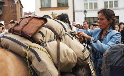 Postanowiła przyjechać do Krakowa konno, jechała ponad rok... - zdjęcie 8