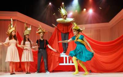 Najbardziej kolorowy spektakl tej jesieni, zdobycie biletu nie jest łatwe - zdjęcie 14