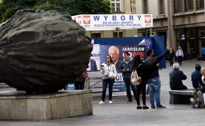 I jak tu się wyróżnić w tym bałaganie? Barwy kampanii 2019 - zdjęcie 30
