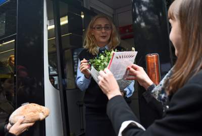 Wstali wcześnie rano w niedzielę by powitać go chlebem i solą... - zdjęcie 21