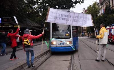 Wstali wcześnie rano w niedzielę by powitać go chlebem i solą... - zdjęcie 18