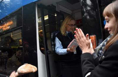 Wstali wcześnie rano w niedzielę by powitać go chlebem i solą... - zdjęcie 22