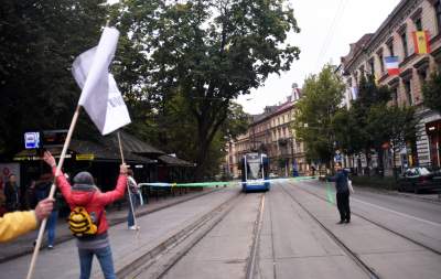 Wstali wcześnie rano w niedzielę by powitać go chlebem i solą... - zdjęcie 17