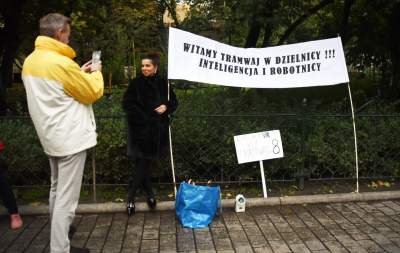 Wstali wcześnie rano w niedzielę by powitać go chlebem i solą... - zdjęcie 7