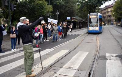Wstali wcześnie rano w niedzielę by powitać go chlebem i solą... - zdjęcie 26