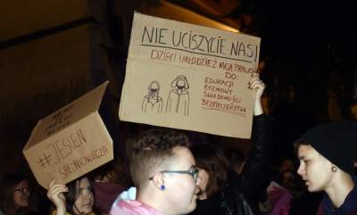 Ksiądz do protestujących przed kurią: modlę się, by ratować was przed piekłem - zdjęcie 13