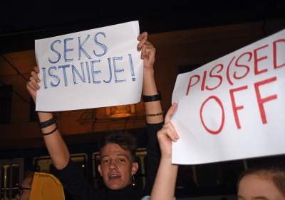 Ksiądz do protestujących przed kurią: modlę się, by ratować was przed piekłem - zdjęcie 8