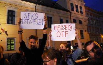 Ksiądz do protestujących przed kurią: modlę się, by ratować was przed piekłem - zdjęcie 9