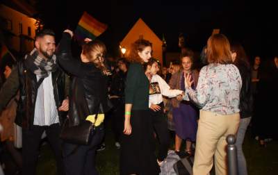 Ksiądz do protestujących przed kurią: modlę się, by ratować was przed piekłem - zdjęcie 22