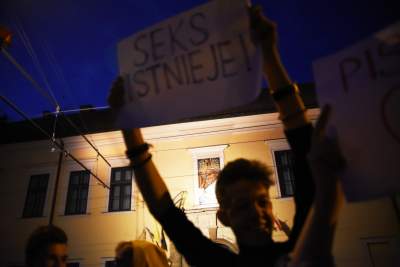 Ksiądz do protestujących przed kurią: modlę się, by ratować was przed piekłem - zdjęcie 10