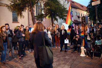Ksiądz do protestujących przed kurią: modlę się, by ratować was przed piekłem - zdjęcie 2