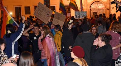 Ksiądz do protestujących przed kurią: modlę się, by ratować was przed piekłem - zdjęcie 18