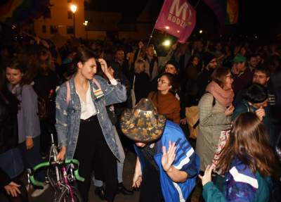 Ksiądz do protestujących przed kurią: modlę się, by ratować was przed piekłem - zdjęcie 23