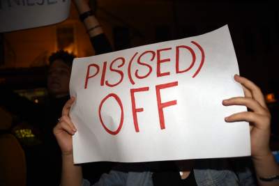 Ksiądz do protestujących przed kurią: modlę się, by ratować was przed piekłem - zdjęcie 7