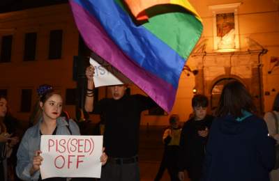 Ksiądz do protestujących przed kurią: modlę się, by ratować was przed piekłem - zdjęcie 24