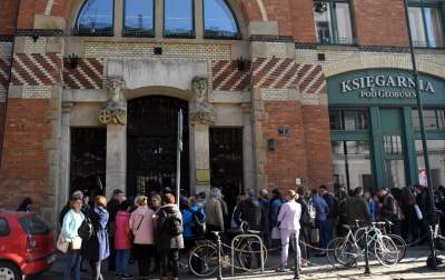 Gigantyczna kolejka jakiej w Krakowie nie widziano od lat... po autograf - zdjęcie 16