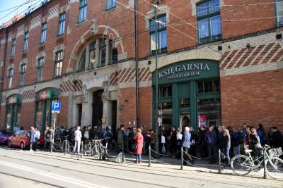 Gigantyczna kolejka jakiej w Krakowie nie widziano od lat... po autograf - zdjęcie 18