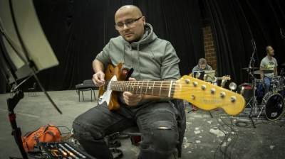 Ostatnia próba przed koncertem na... cmentarzu - zdjęcie 10