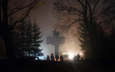 Tu zawsze pali się najwięcej zniczy... - zdjęcie 23