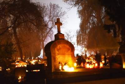 Tu zawsze pali się najwięcej zniczy... - zdjęcie 7