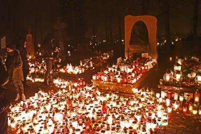 Tu zawsze pali się najwięcej zniczy... - zdjęcie 11