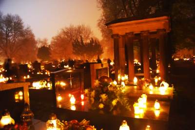 Tu zawsze pali się najwięcej zniczy... - zdjęcie 8