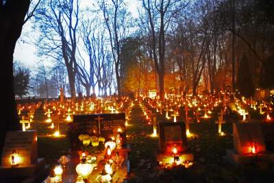 Tu zawsze pali się najwięcej zniczy... - zdjęcie 19