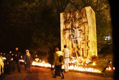 Tu zawsze pali się najwięcej zniczy... - zdjęcie 2