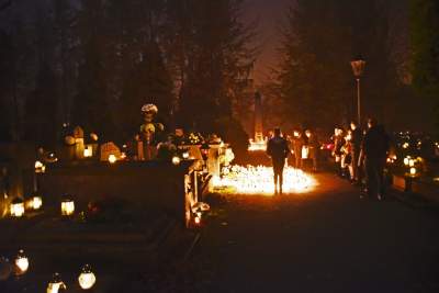 Tu zawsze pali się najwięcej zniczy... - zdjęcie 1
