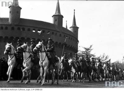 Świętowanie Niepodległości w Krakowie przed wojną. Polska armia miała być potęgą - zdjęcie 2
