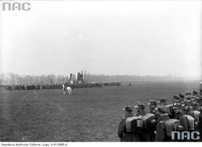 Świętowanie Niepodległości w Krakowie przed wojną. Polska armia miała być potęgą - zdjęcie 3