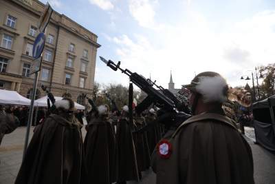 Ułani wędrują, strzelcy maszerują, a KOD przypomina o Konstytucji - zdjęcie 21