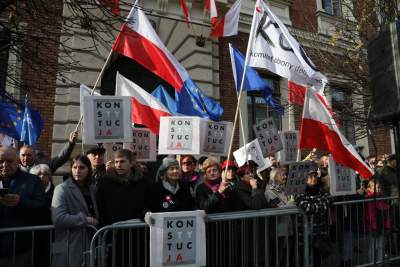 Ułani wędrują, strzelcy maszerują, a KOD przypomina o Konstytucji - zdjęcie 19