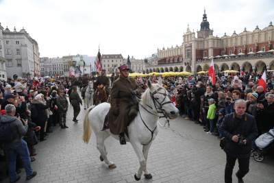 Ułani wędrują, strzelcy maszerują, a KOD przypomina o Konstytucji - zdjęcie 13