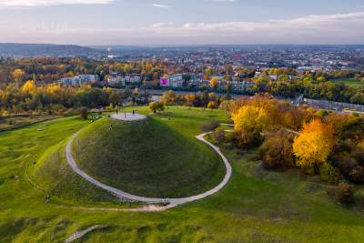 Kraków wygląda kosmicznie, poznajecie który to kopiec? - zdjęcie 2