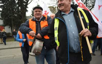 "Niech kombinat wróci w polskie ręce" - protest hutników (listopad 2019) - zdjęcie 7